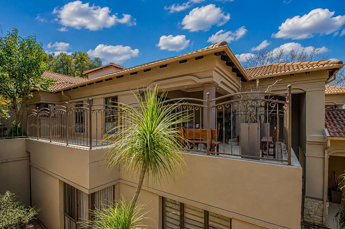 Hartbeespoort | Luxury 3-Storey 5-Bedroom Estate Home