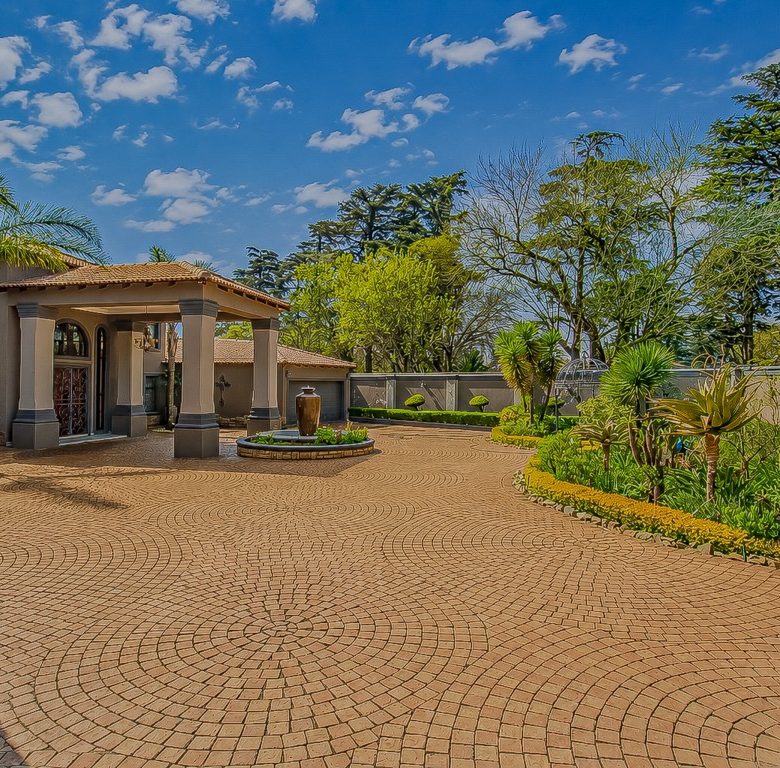 Lakefield, Benoni | 5 Bedroom Luxury Full-Title Home