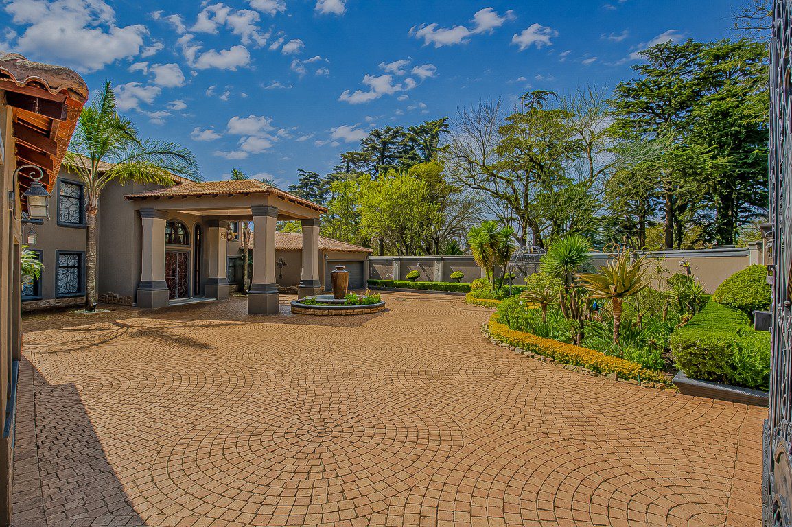 Lakefield, Benoni | 5 Bedroom Luxury Full-Title Home