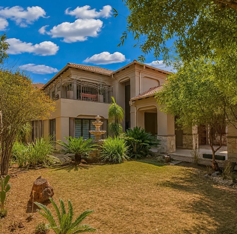 Hartbeespoort | Luxury 3-Storey 5-Bedroom Estate Home