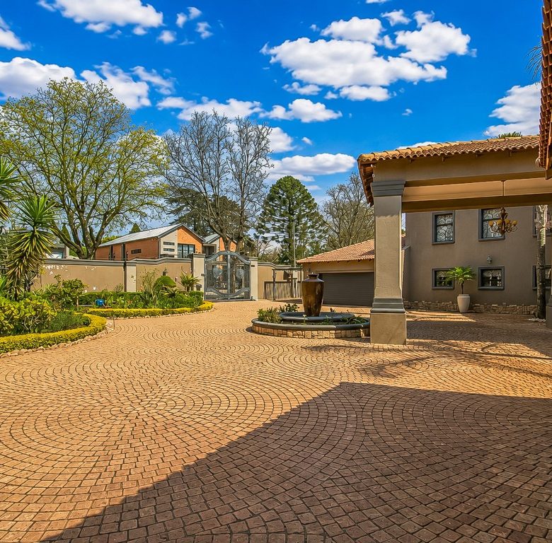 Lakefield, Benoni | 5 Bedroom Luxury Full-Title Home