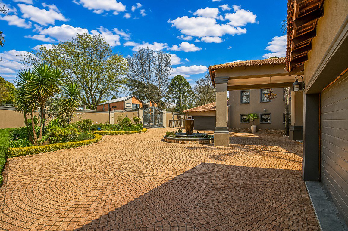 Lakefield, Benoni | 5 Bedroom Luxury Full-Title Home