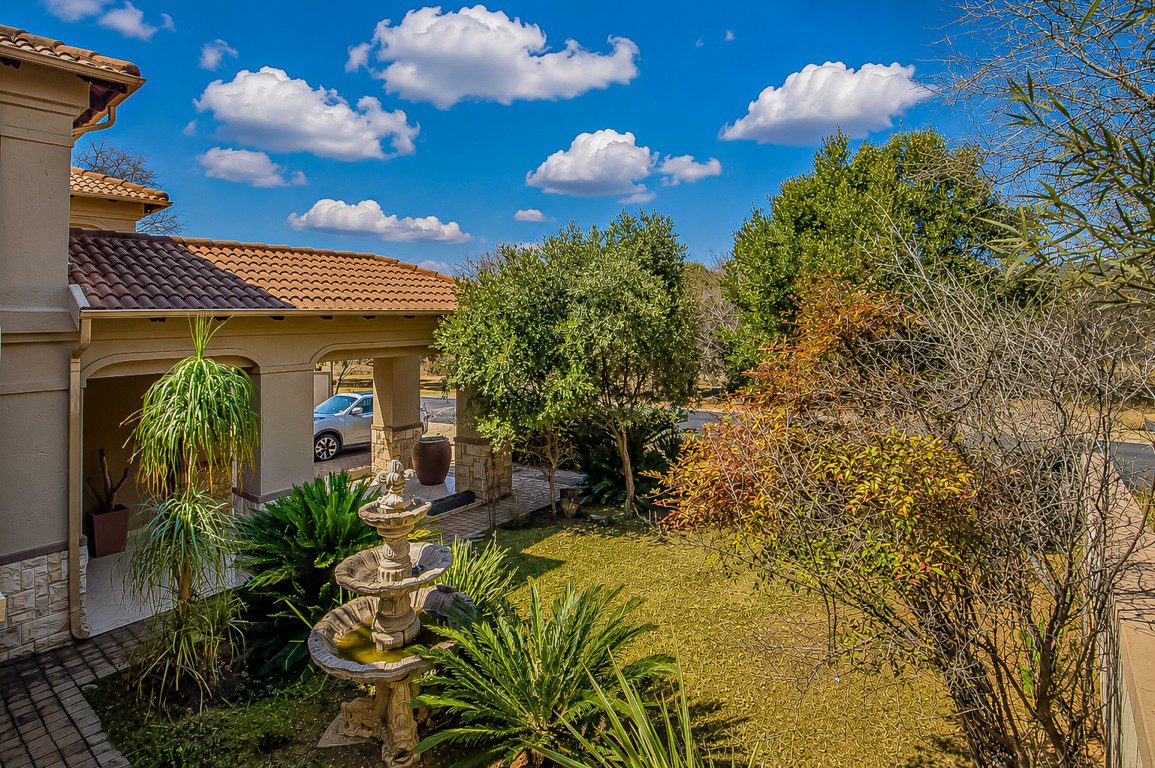 Hartbeespoort | Luxury 3-Storey 5-Bedroom Estate Home
