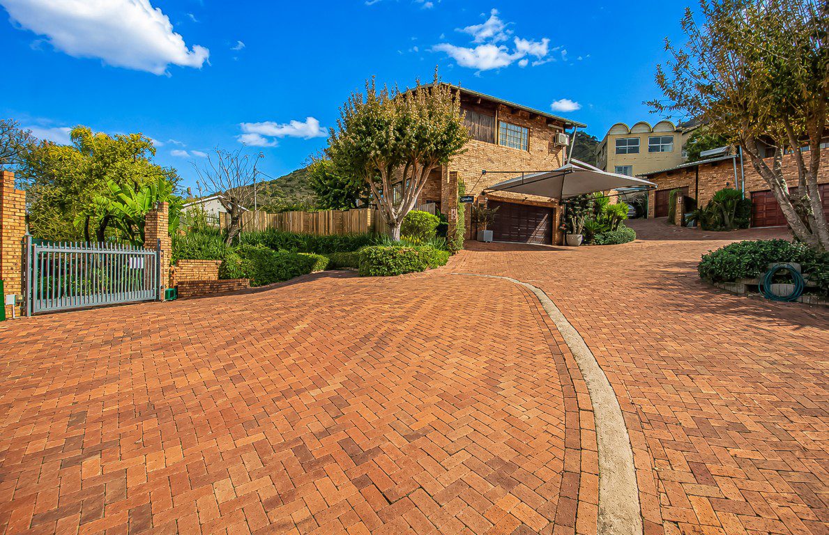 2a Schoemansville, Hartbeespoort | 3 Bedroom Sectional Title Home with Panoramic Dam Views