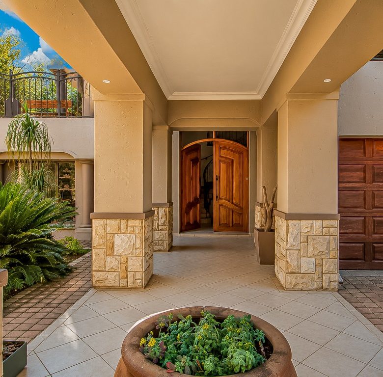 Hartbeespoort | Luxury 3-Storey 5-Bedroom Estate Home