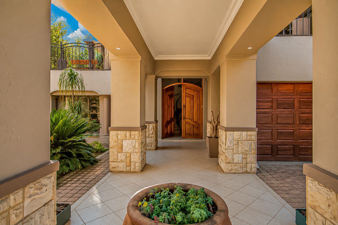 Hartbeespoort | Luxury 3-Storey 5-Bedroom Estate Home