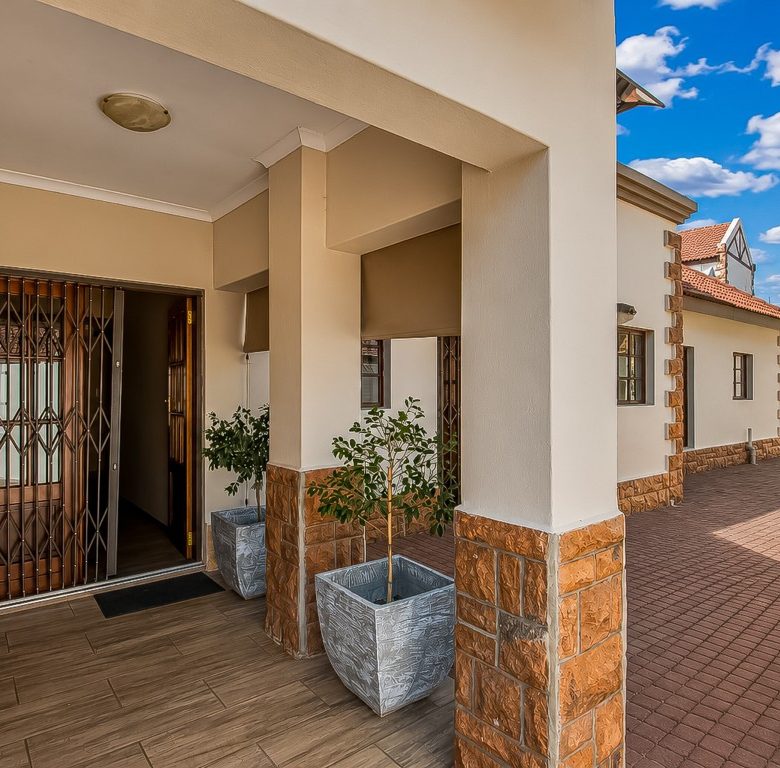 Meerhof, Hartbeespoort | Elegant Double-Storey 3 Bedroom Home in Glenivy Estate
