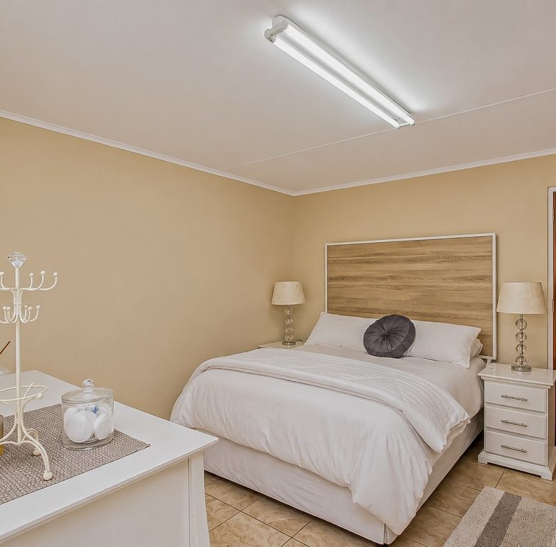 Florida, Roodepoort | 6 Bedroom Double-Storey Home