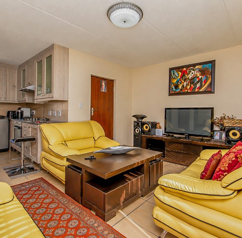 Aeroton Ext 11 | Renovated 2 Bedroom Ground Floor Apartment