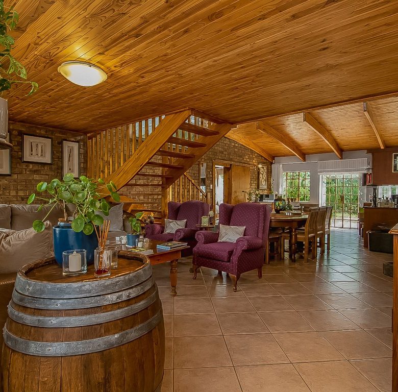 Schoemansville, Hartbeespoort | 3 Bedroom Sectional Title Home with Panoramic Dam Views
