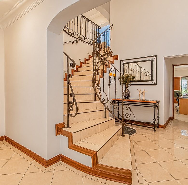 Hartbeespoort | Luxury 3-Storey 5-Bedroom Estate Home