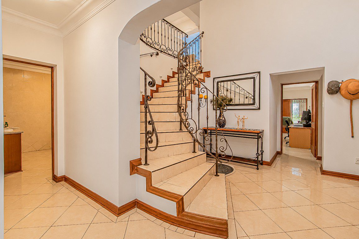 Hartbeespoort | Luxury 3-Storey 5-Bedroom Estate Home
