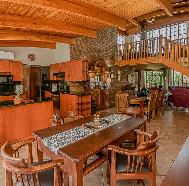 Schoemansville, Hartbeespoort | 3 Bedroom Sectional Title Home with Panoramic Dam Views