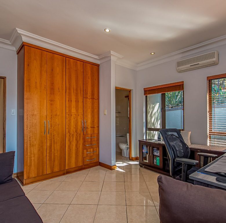 Hartbeespoort | Luxury 3-Storey 5-Bedroom Estate Home