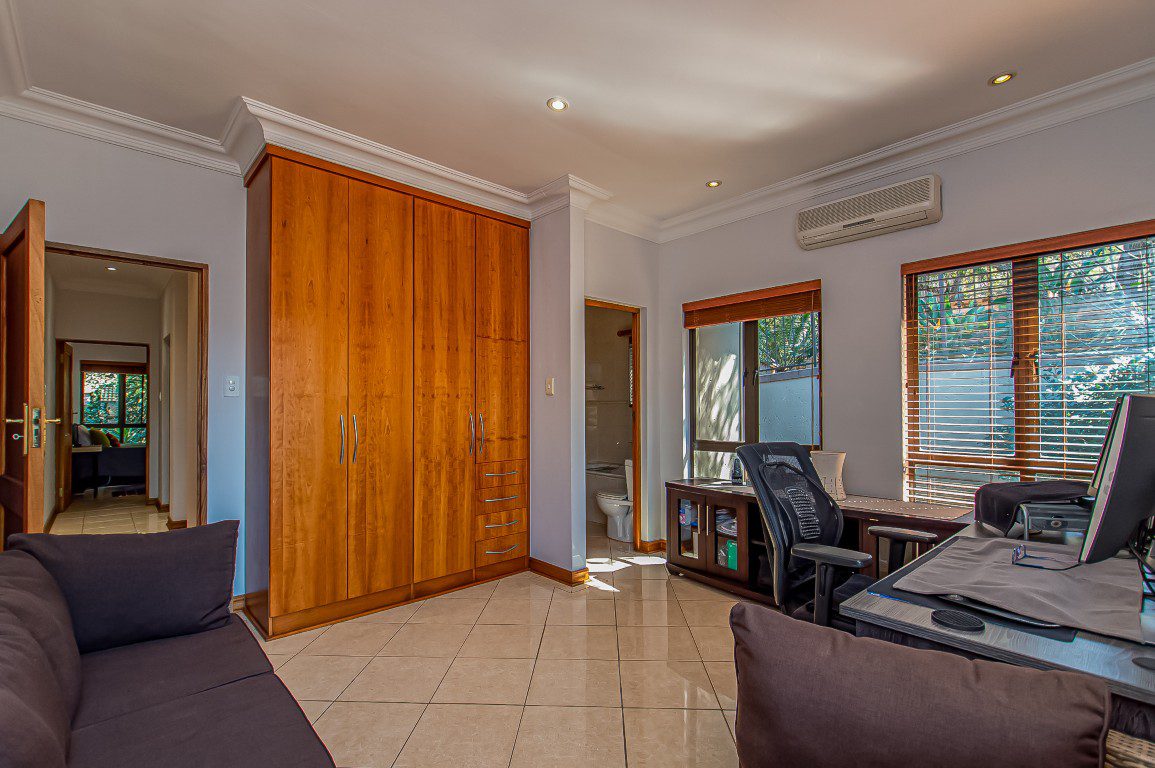 Hartbeespoort | Luxury 3-Storey 5-Bedroom Estate Home