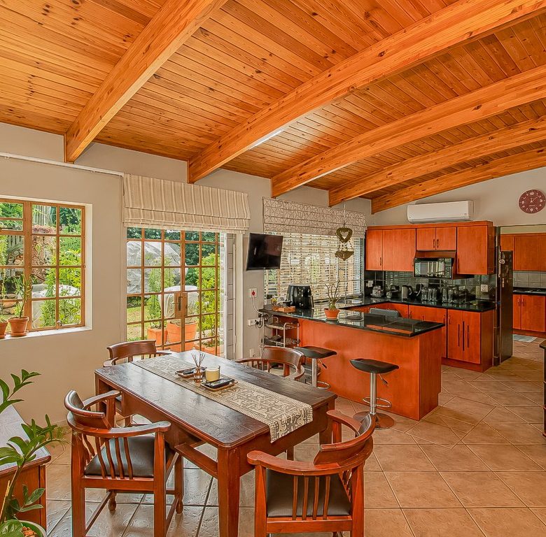 Schoemansville, Hartbeespoort | 3 Bedroom Sectional Title Home with Panoramic Dam Views