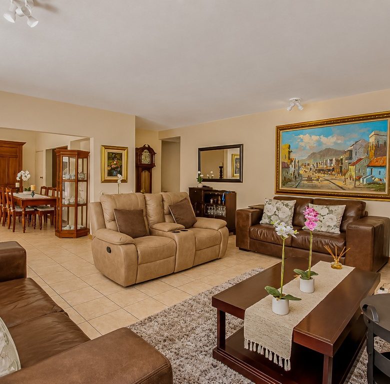 Florida, Roodepoort | 6 Bedroom Double-Storey Home