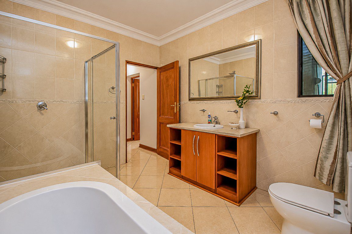 Hartbeespoort | Luxury 3-Storey 5-Bedroom Estate Home