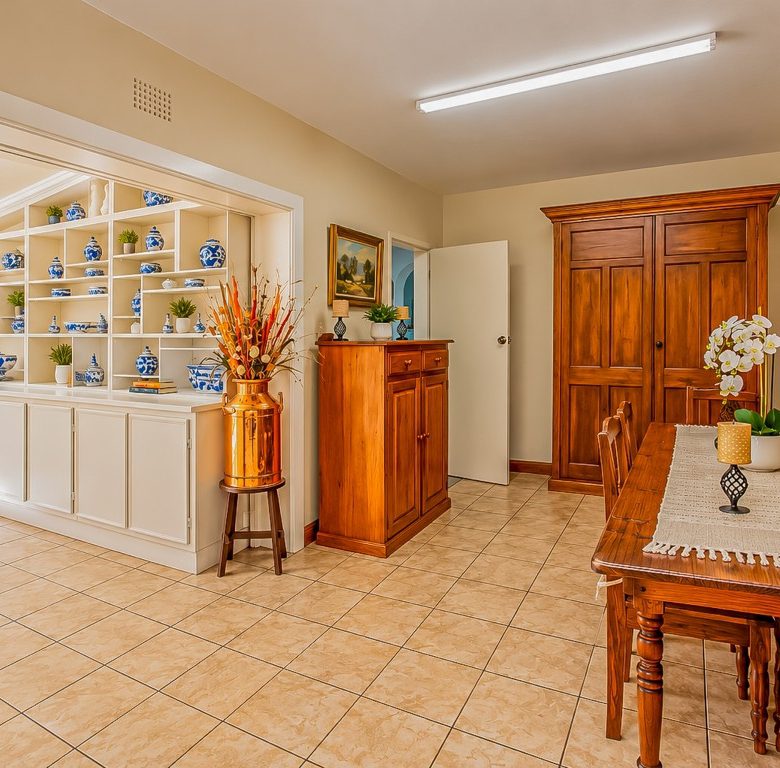 Florida, Roodepoort | 6 Bedroom Double-Storey Home