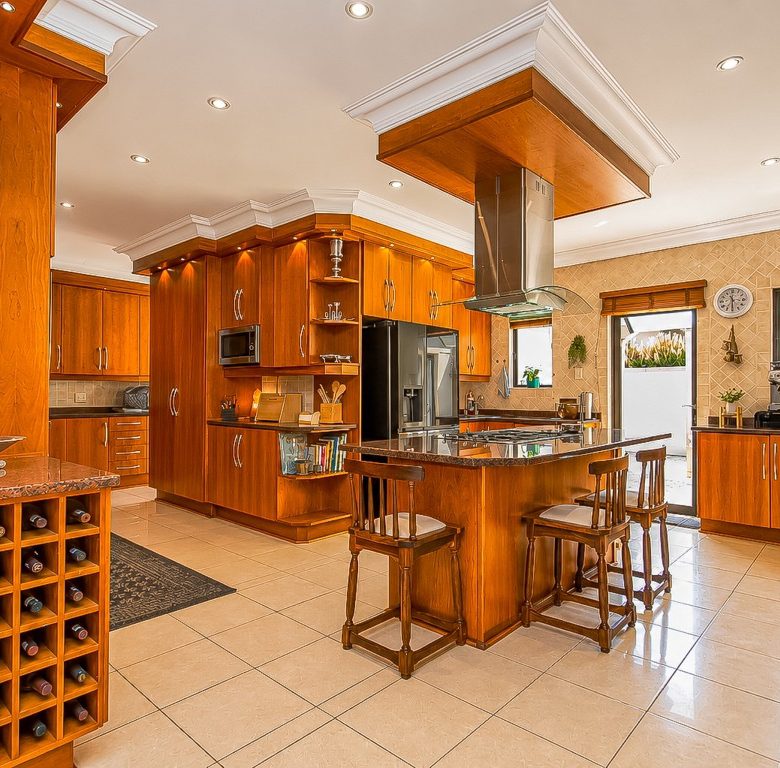 Hartbeespoort | Luxury 3-Storey 5-Bedroom Estate Home