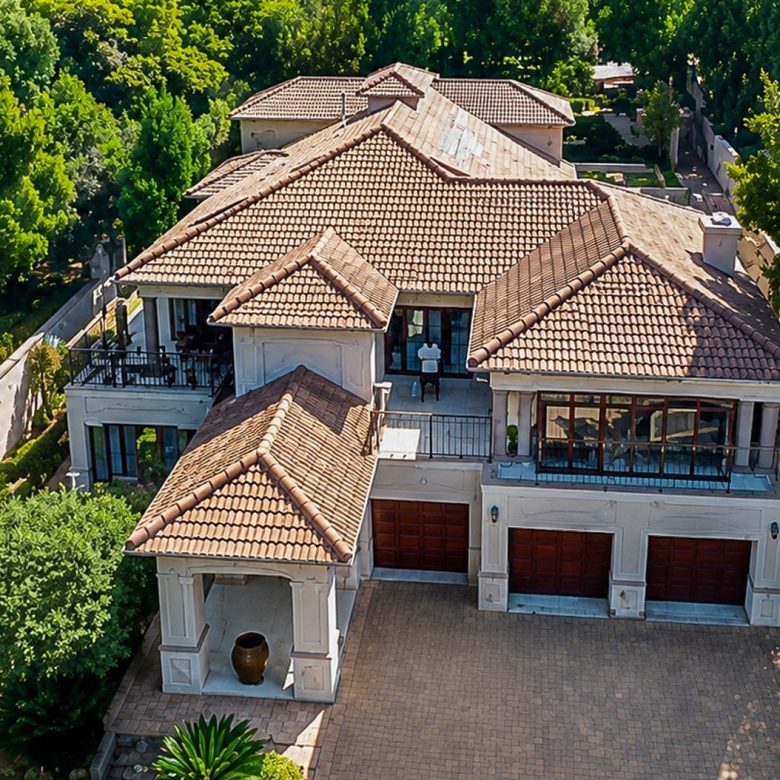 Hartbeespoort | Luxury 3-Storey 5-Bedroom Estate Home