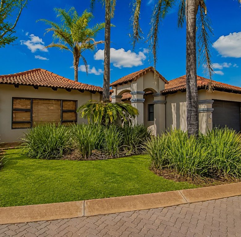 Hartbeespoort | Prestigious 4 Bedroom Golf Estate Home
