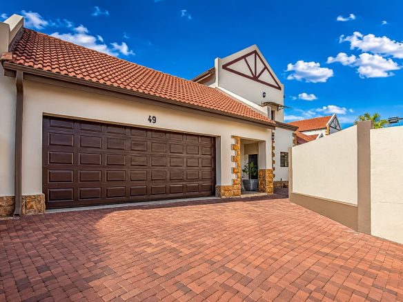 Meerhof, Hartbeespoort | Elegant Double-Storey 3 Bedroom Home In Glenivy Estate