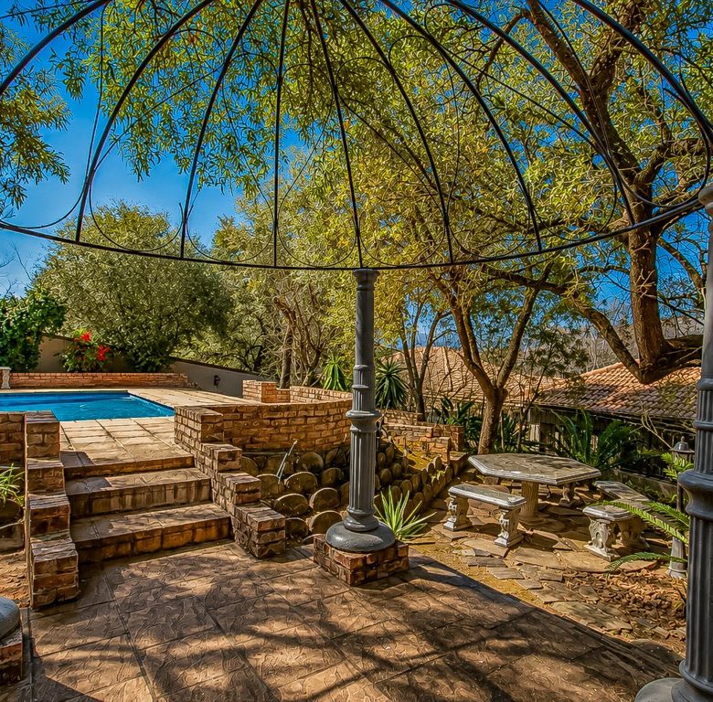 Hartbeespoort | Luxury 3-Storey 5-Bedroom Estate Home