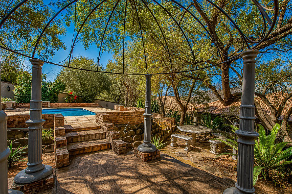 Hartbeespoort | Luxury 3-Storey 5-Bedroom Estate Home