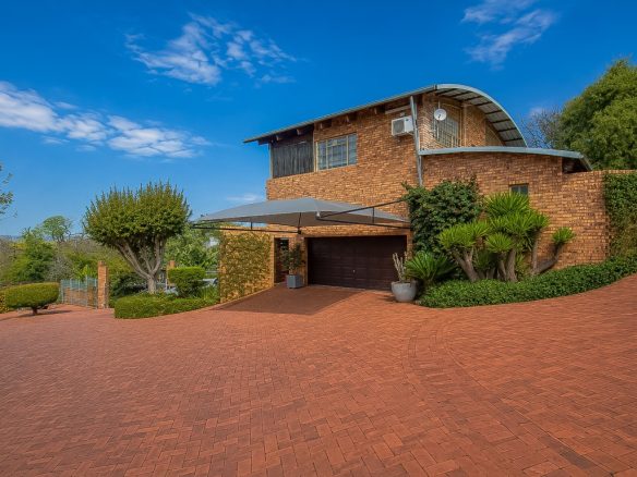 Schoemansville, Hartbeespoort | 3 Bedroom Sectional Title Home With Panoramic Dam Views