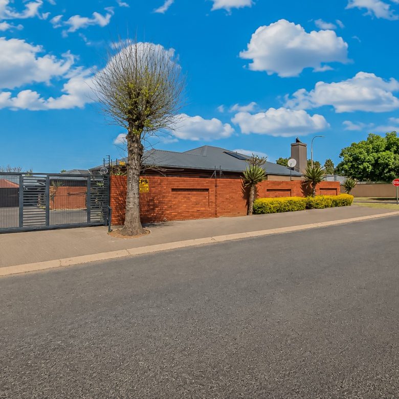Brackenhurst, Alberton | Ultra-Modern 3 Bedroom Cluster Home