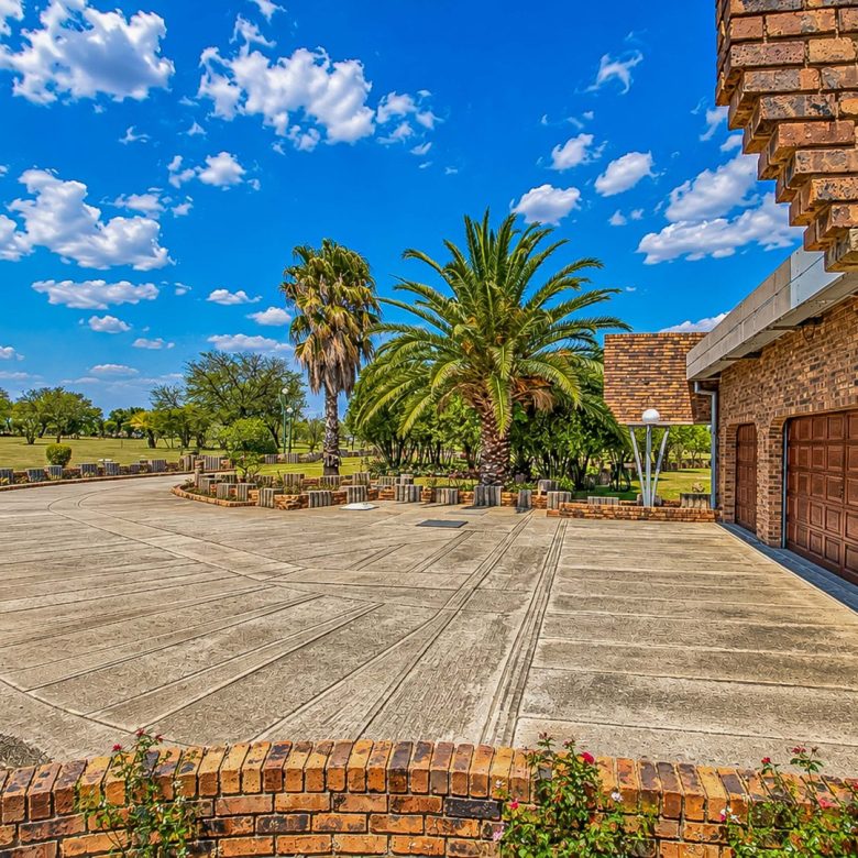 Oranjeville / Vaaldam | Multi-Dwelling Farm Home + Cottage — ~2.82 ha Skier Estate