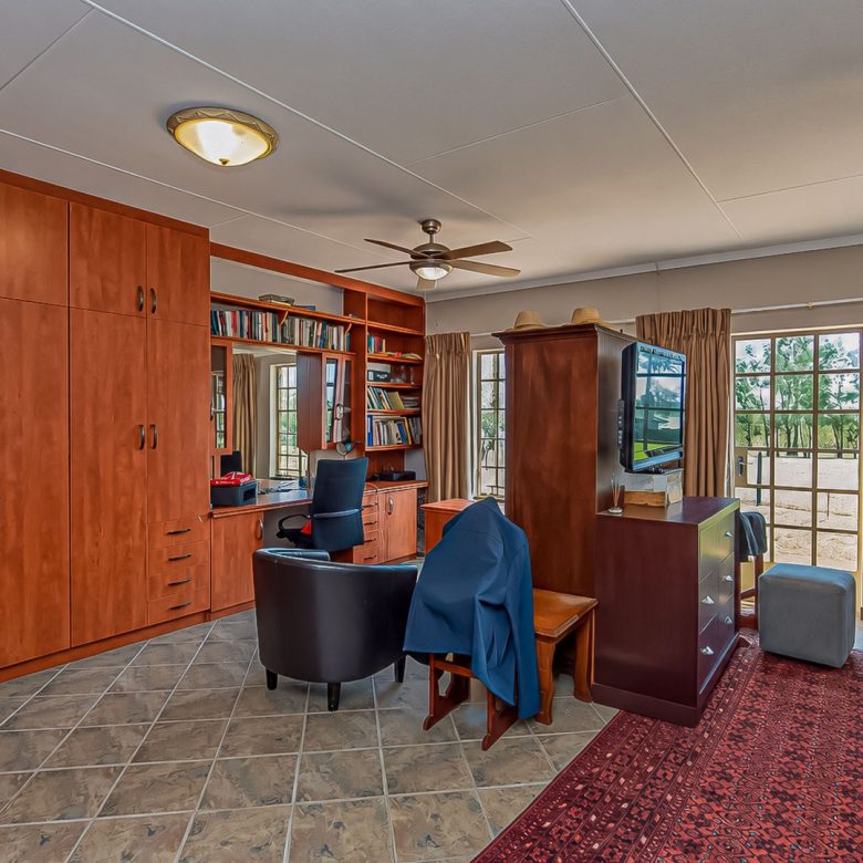 Oranjeville / Vaaldam | Multi-Dwelling Farm Home + Cottage — ~2.82 ha Skier Estate