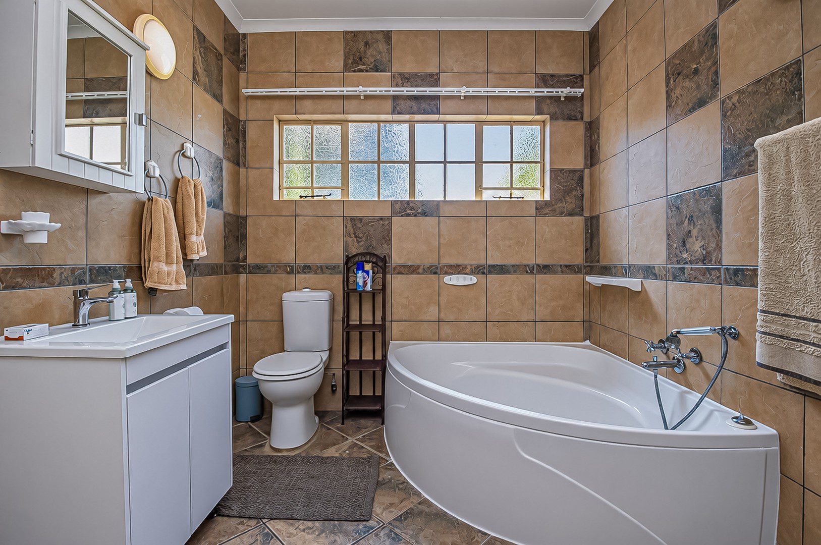 Oranjeville / Vaaldam | Multi-Dwelling Farm Home + Cottage — ~2.82 ha Skier Estate