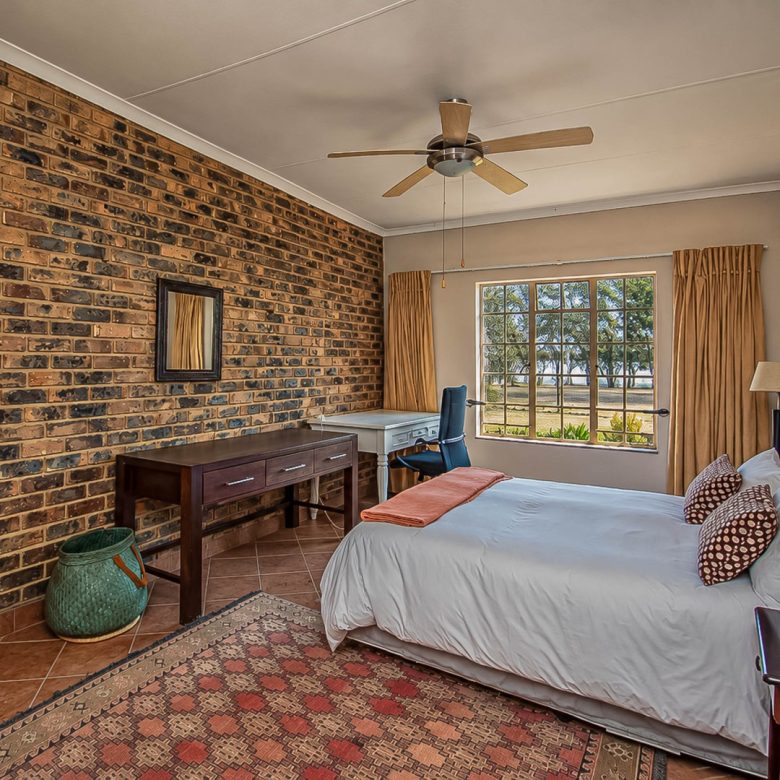 Oranjeville / Vaaldam | Multi-Dwelling Farm Home + Cottage — ~2.82 ha Skier Estate