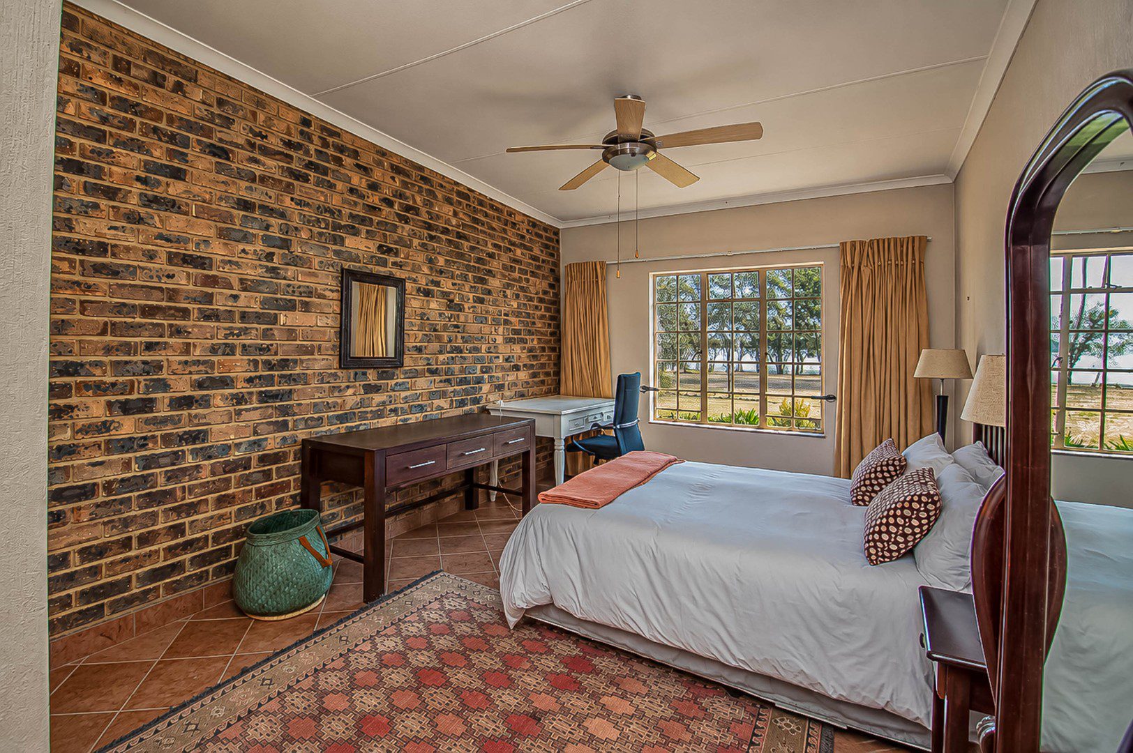 Oranjeville / Vaaldam | Multi-Dwelling Farm Home + Cottage — ~2.82 ha Skier Estate