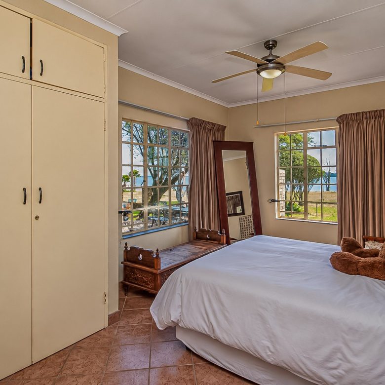Oranjeville / Vaaldam | Multi-Dwelling Farm Home + Cottage — ~2.82 ha Skier Estate