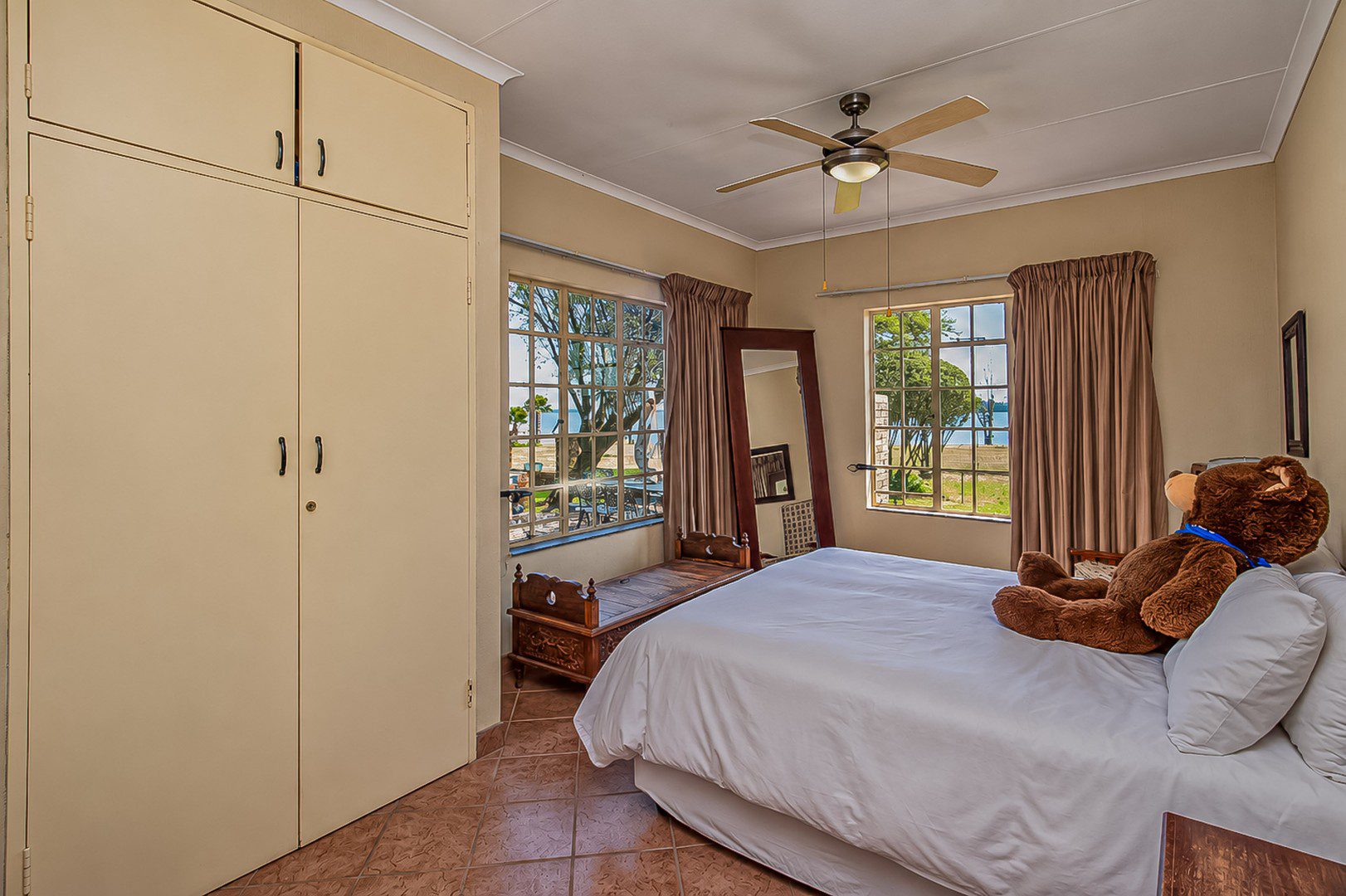 Oranjeville / Vaaldam | Multi-Dwelling Farm Home + Cottage — ~2.82 ha Skier Estate