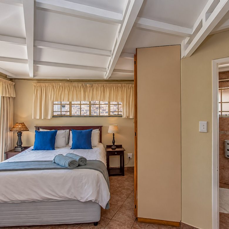 Oranjeville / Vaaldam | Multi-Dwelling Farm Home + Cottage — ~2.82 ha Skier Estate