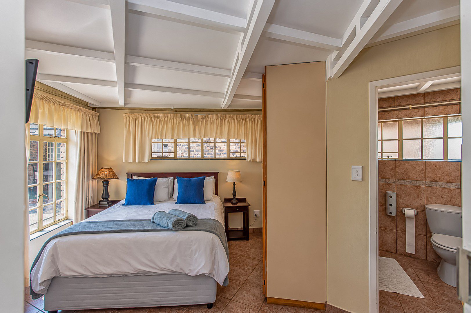 Oranjeville / Vaaldam | Multi-Dwelling Farm Home + Cottage — ~2.82 ha Skier Estate