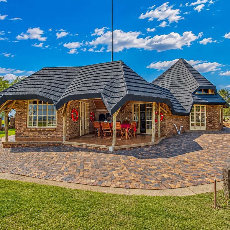 Oranjeville / Vaaldam | Multi-Dwelling Farm Home + Cottage — ~2.82 ha Skier Estate