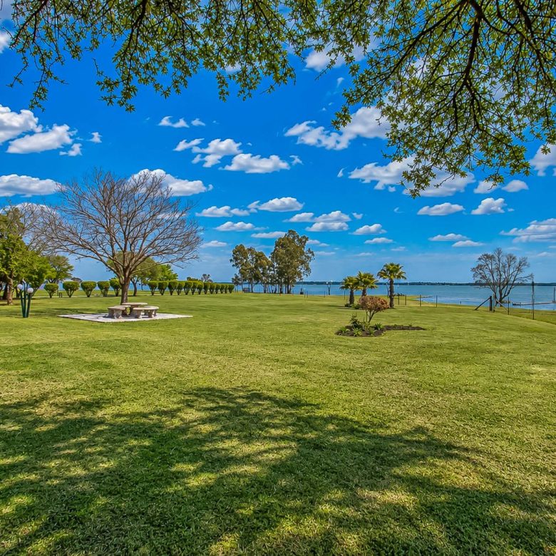 Oranjeville / Vaaldam | Multi-Dwelling Farm Home + Cottage — ~2.82 ha Skier Estate