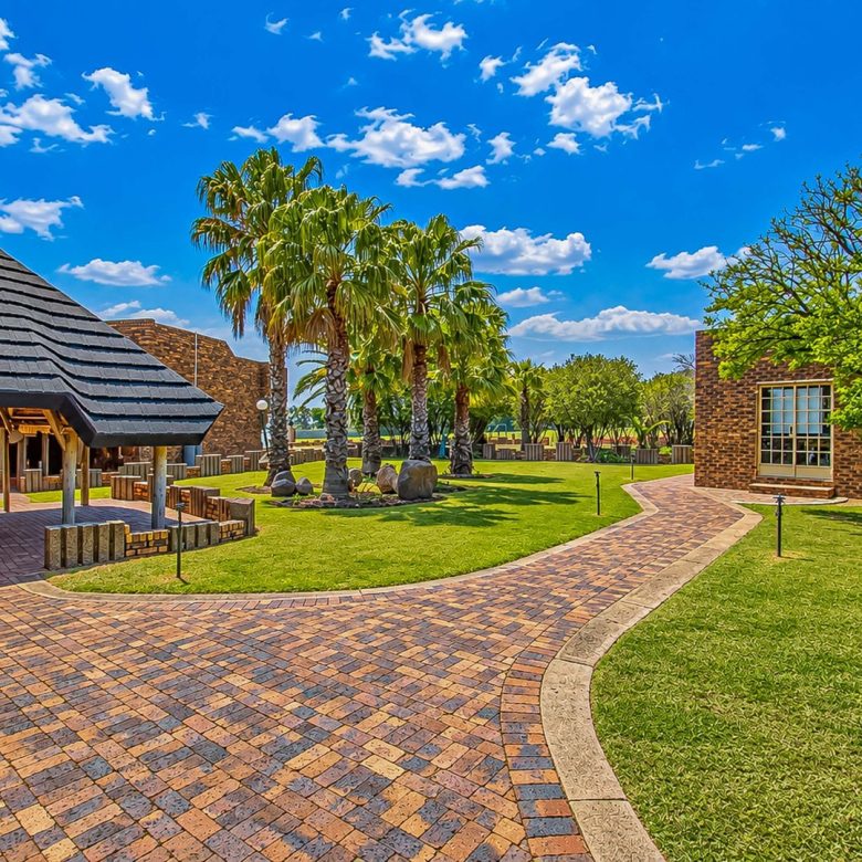 Oranjeville / Vaaldam | Multi-Dwelling Farm Home + Cottage — ~2.82 ha Skier Estate