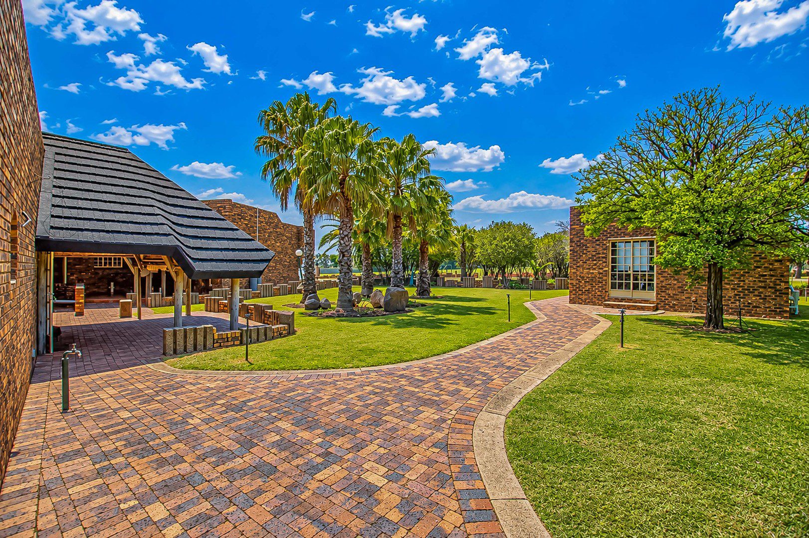 Oranjeville / Vaaldam | Multi-Dwelling Farm Home + Cottage — ~2.82 ha Skier Estate