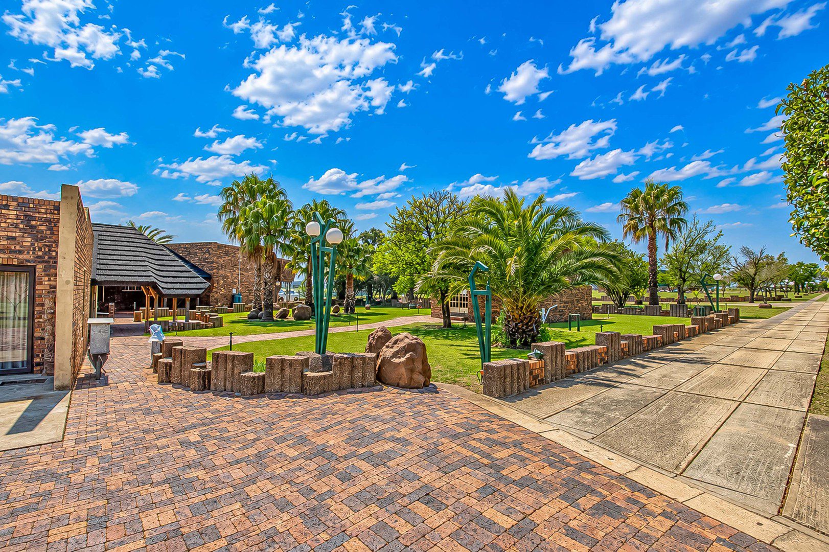 Oranjeville / Vaaldam | Multi-Dwelling Farm Home + Cottage — ~2.82 ha Skier Estate