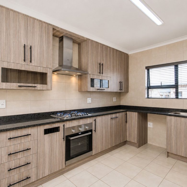 Brackendowns | Modern 3 Bedroom Duplex