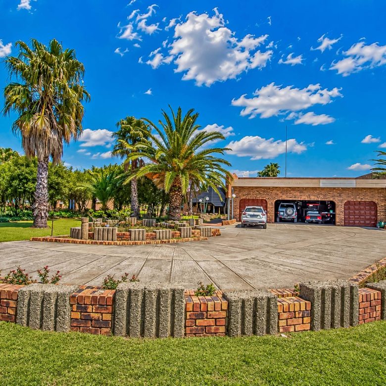Oranjeville / Vaaldam | Multi-Dwelling Farm Home + Cottage — ~2.82 ha Skier Estate