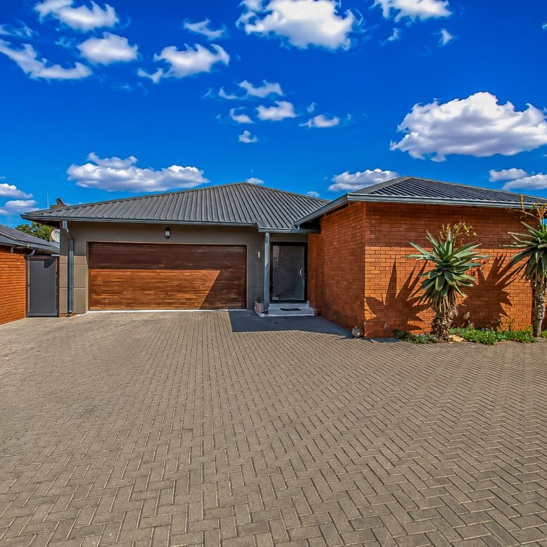 Brackenhurst, Alberton | Ultra-Modern 3 Bedroom Cluster Home
