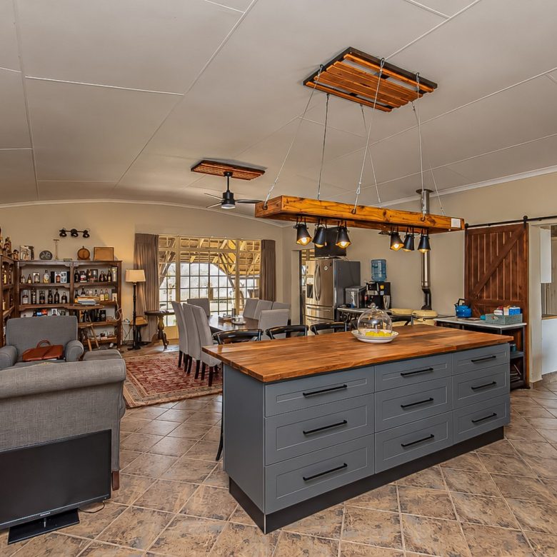 Oranjeville / Vaaldam | Multi-Dwelling Farm Home + Cottage — ~2.82 ha Skier Estate