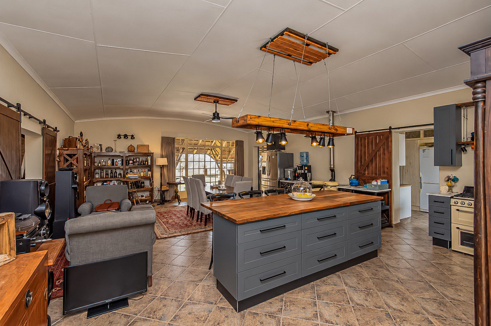Oranjeville / Vaaldam | Multi-Dwelling Farm Home + Cottage — ~2.82 ha Skier Estate